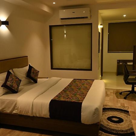 The Orange Zest Hotel Vithalpur Exterior foto