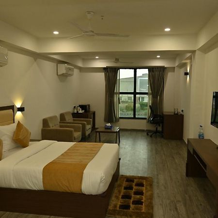 The Orange Zest Hotel Vithalpur Exterior foto