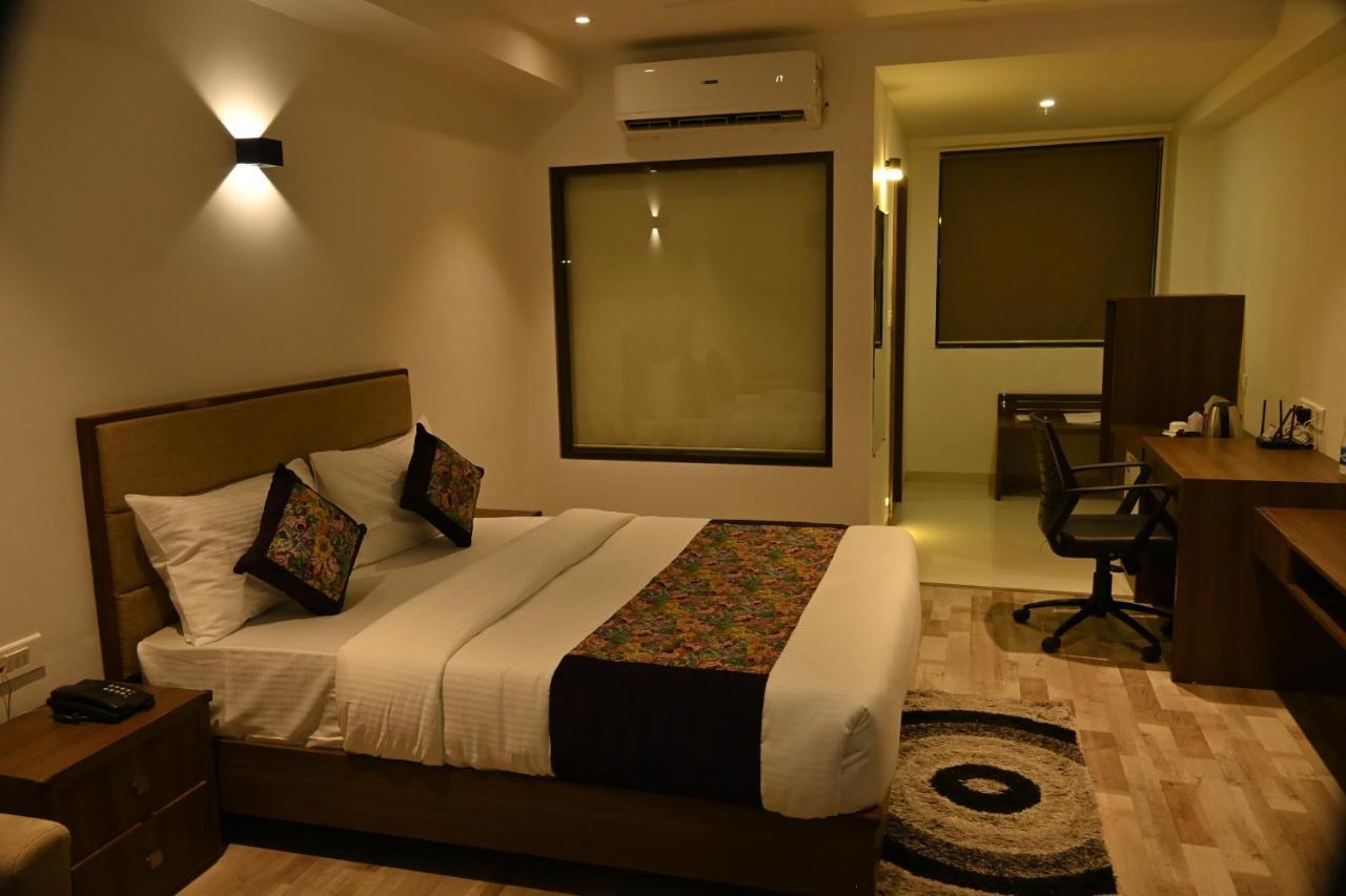 The Orange Zest Hotel Vithalpur Exterior foto