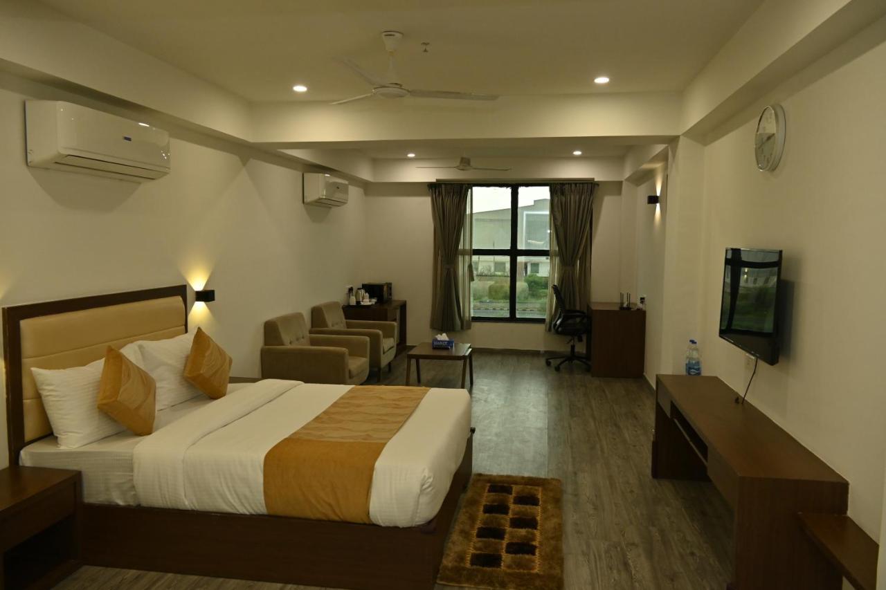 The Orange Zest Hotel Vithalpur Exterior foto