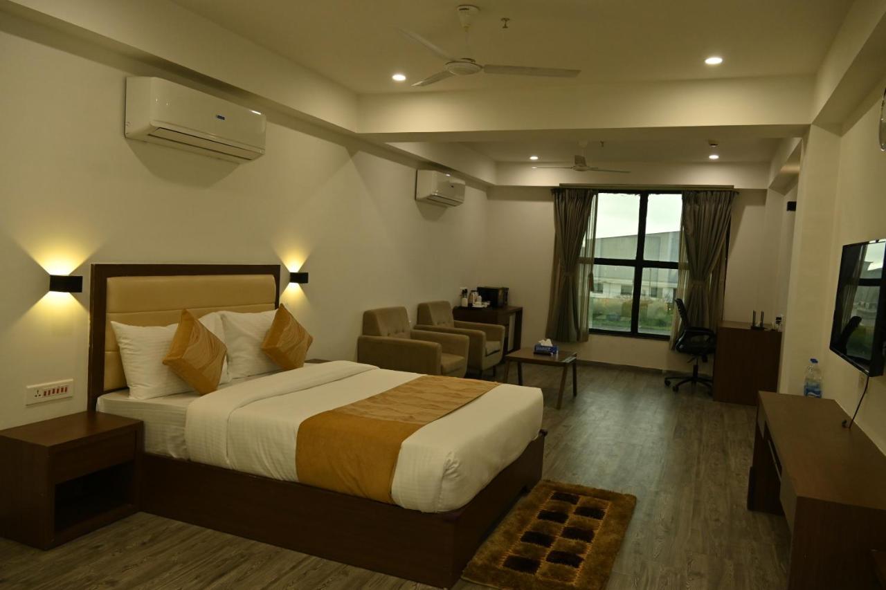 The Orange Zest Hotel Vithalpur Exterior foto